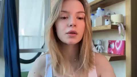 Im Emi streaming with my friend Reyna today online show from 06-16-26, 10:40