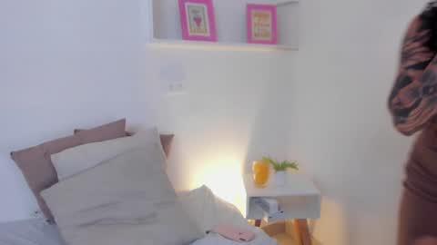 Snapshot of cylie_lee chatting on 01-01-25, 04:07 Cylie online show from 01-01-25, 04:07