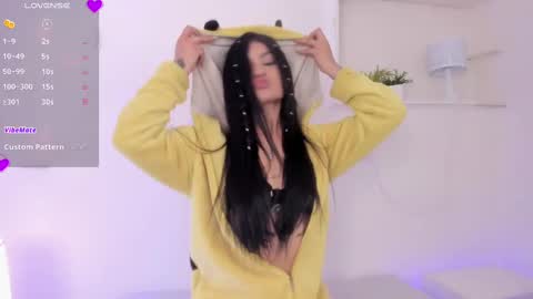 Snapshot of cylie_lee chatting on 03-10-25, 03:45 Cylie online show from 03-10-25, 03:45