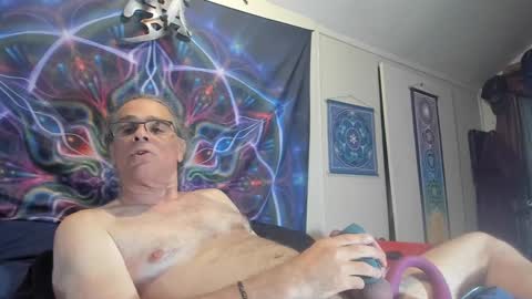 Snapshot of czechlove chatting on 09-20-25, 12:28 Andrew Thomas online show from 09-20-25, 12:28