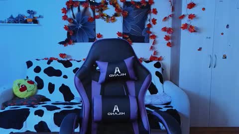 Snapshot of d0nna_ chatting on 11-18-25, 06:01 Donna online show from 11-18-25, 06:01