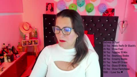 Snapshot of d_martii chatting on 02-02-25, 11:08 Mia online show from 02-02-25, 11:08