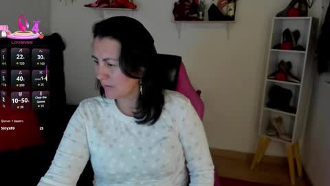 Snapshot of d_martii chatting on 09-20-25, 11:28 Mia online show from 09-20-25, 11:28