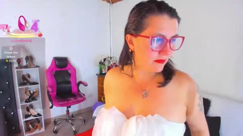 Mia  online show from 11-15-25, 12:13