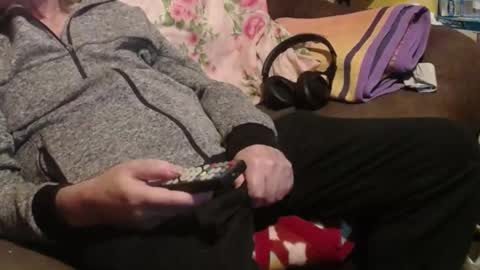 Snapshot of dad1956 chatting on 01-14-25, 05:34 Helmut online show from 01-14-25, 05:34