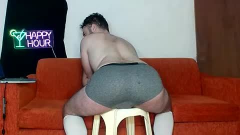 Snapshot of daddyfeet29 chatting on 04-08-26, 08:36 Greekboy28 online show from 04-08-26, 08:36