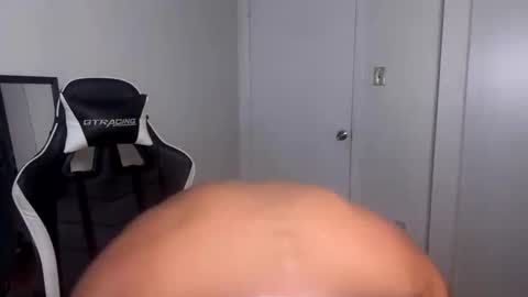 Snapshot of daddyfit95 chatting on 06-07-26, 02:48 daddyfit95 online show from 06-07-26, 02:48