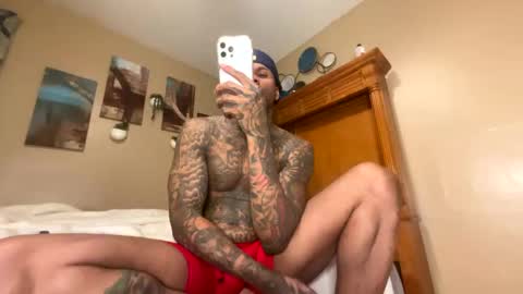 Snapshot of daddyjanimal chatting on 10-06-25, 06:22 sexy tatted king bbc online show from 10-06-25, 06:22