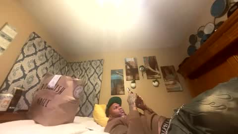 Snapshot of daddyjanimal chatting on 10-06-25, 10:51 sexy tatted king bbc online show from 10-06-25, 10:51