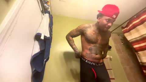 Snapshot of daddyjanimal chatting on 10-20-25, 04:46 sexy tatted king bbc online show from 10-20-25, 04:46