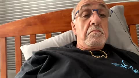 Snapshot of daddyweis chatting on 10-09-25, 02:31 daddyweis online show from 10-09-25, 02:31