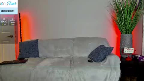 Snapshot of daddyxxluna chatting on 10-01-25, 01:44 ConstructionDaddy and Lady Luna online show from 10-01-25, 01:44