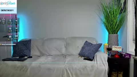 Snapshot of daddyxxluna chatting on 10-03-25, 02:19 ConstructionDaddy and Lady Luna online show from 10-03-25, 02:19