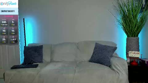 Snapshot of daddyxxluna chatting on 10-06-25, 04:32 ConstructionDaddy and Lady Luna online show from 10-06-25, 04:32