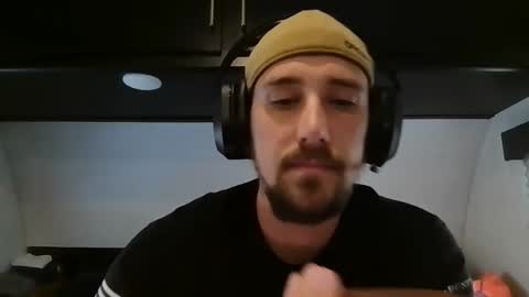 Snapshot of dadgoeswild chatting on 12-24-24, 05:13 DadGoesWild online show from 12-24-24, 05:13