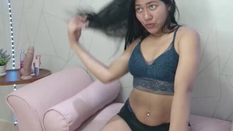 Snapshot of dafne_2 chatting on 10-27-25, 02:10 DAFNE 2 online show from 10-27-25, 02:10