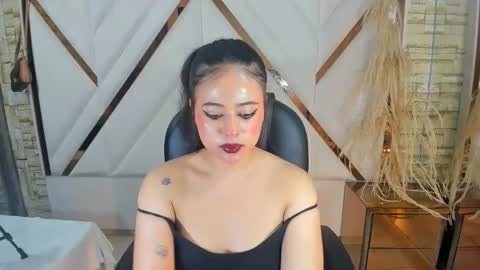 Snapshot of dafne_cleo chatting on 10-17-25, 04:15 Dafne online show from 10-17-25, 04:15