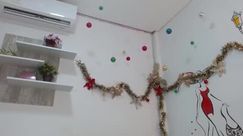 Snapshot of dafnnee_ross chatting on 12-26-24, 12:16 DAFNNE online show from 12-26-24, 12:16