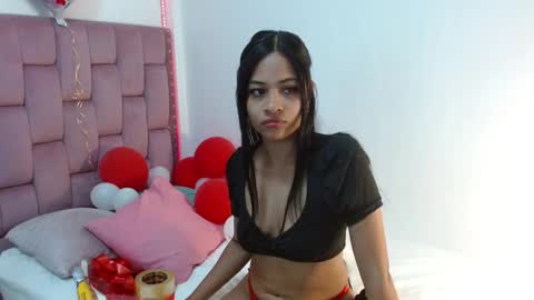 Snapshot of dafnnee_ross chatting on 02-13-25, 12:11 DAFNNE online show from 02-13-25, 12:11