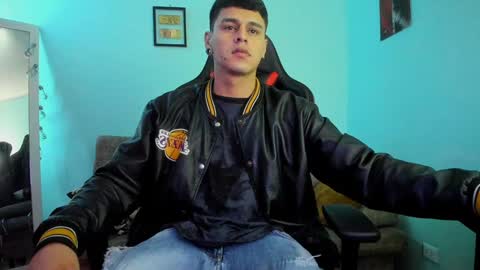 Snapshot of dage_19 chatting on 12-31-24, 01:04 my name is Jhon and I live in colombia online show from 12-31-24, 01:04