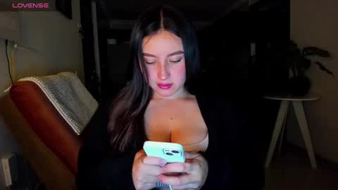 Snapshot of dahi_anne chatting on 01-19-25, 01:32 Call me D online show from 01-19-25, 01:32