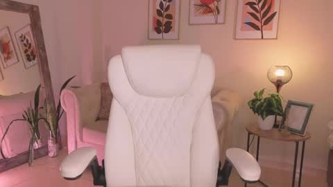 Dahiann Walcott online show from 05-11-26, 03:51