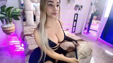 dahnia_cruz online show from 11-26-25, 03:46