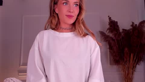 Snapshot of dahraveyne chatting on 06-17-26, 09:12 Deea online show from 06-17-26, 09:12