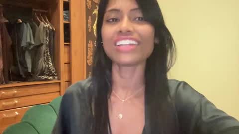 Snapshot of daily_dosessshhhh chatting on 12-31-24, 12:25 AnnaCeleste online show from 12-31-24, 12:25