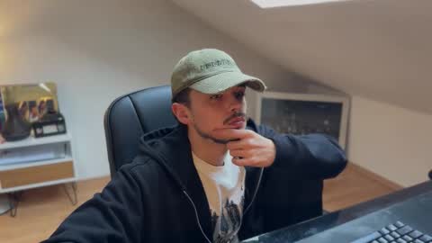 Daimon  online show from 11-04-25, 01:32