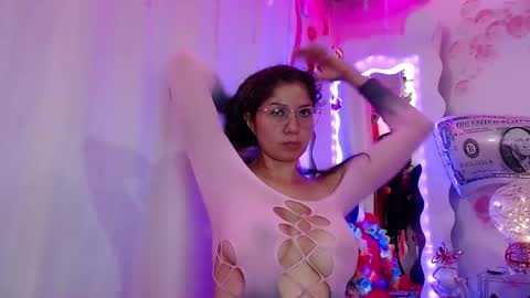 Snapshot of daina_flower chatting on 05-17-26, 05:16 DAINA online show from 05-17-26, 05:16