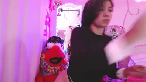 Snapshot of daina_flower chatting on 06-23-26, 05:27 DAINA online show from 06-23-26, 05:27