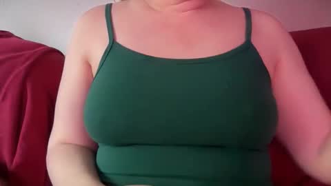 Snapshot of dairystation chatting on 05-18-26, 02:45 Mx Mommy Moo online show from 05-18-26, 02:45