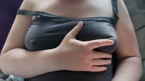 Snapshot of dairystation chatting on 06-11-26, 04:27 Mx Mommy Moo online show from 06-11-26, 04:27