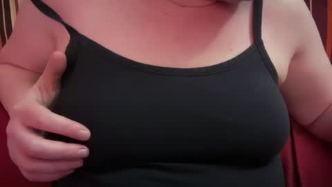 Snapshot of dairystation chatting on 07-01-26, 05:31 Mx Mommy Moo online show from 07-01-26, 05:31
