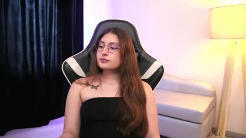 Lauren            online show from 09-19-25, 08:20