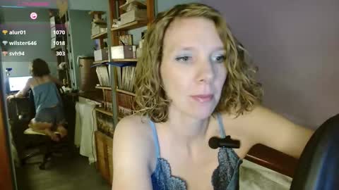 daisy_lovely online show from 11-07-25, 04:23