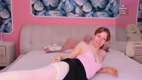 Daisy Swanson online show from 10-21-25, 05:13