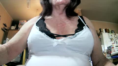 Snapshot of daisymae54 chatting on 08-03-26, 06:01 daisy mae online show from 08-03-26, 06:01