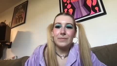 Snapshot of daisymynx chatting on 06-11-26, 12:32 daisymynx online show from 06-11-26, 12:32