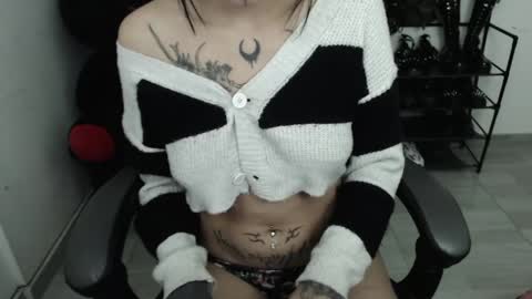 Snapshot of dakota_krall_ chatting on 05-08-26, 02:28 dakota online show from 05-08-26, 02:28