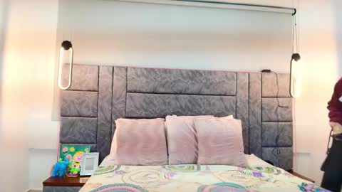 Dakota-Megan online show from 12-01-25, 01:05