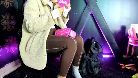  dakotha      online show from 02-18-26, 12:12