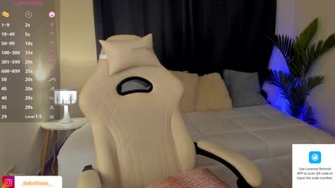 dakottaa__ online show from 12-12-24, 10:09