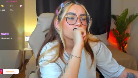 dakottaa__ online show from 06-24-26, 12:42
