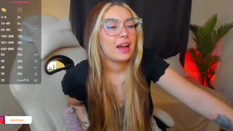 dakottaa__ online show from 06-25-26, 12:21