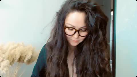 Snapshot of dalidayes chatting on 10-13-25, 05:51 Dali online show from 10-13-25, 05:51