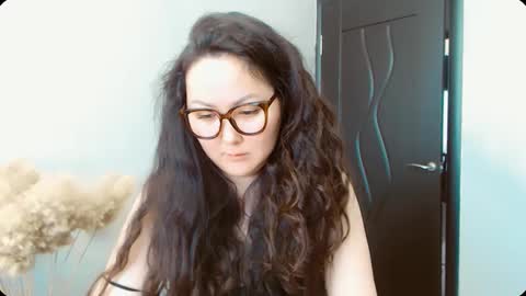 Snapshot of dalidayes chatting on 03-29-26, 04:45 Dali online show from 03-29-26, 04:45