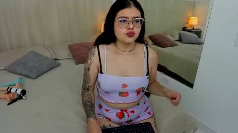 Snapshot of damaris_ponce chatting on 06-30-26, 03:51 Damaris Ponce online show from 06-30-26, 03:51