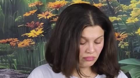 Snapshot of damedefeu chatting on 10-25-25, 12:02 damedefeu online show from 10-25-25, 12:02